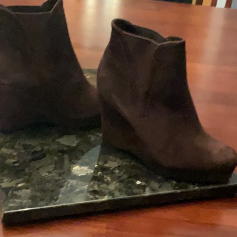 NIB Vaneli brown suede wedge ankle boots. Size 7.5